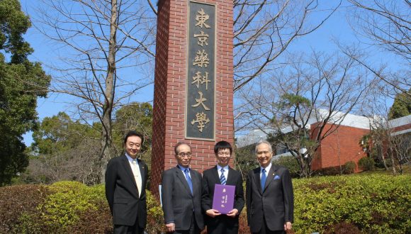 日中笹川医学奨学金制度＜学位取得コース＞研究者が東京薬科大学で博士学位を取得！